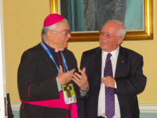 Mgr Giacinto-Boulos Marcuzzo avec le Lieutenant irlandais Peter Durnin